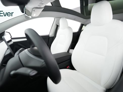 Used 2023 Tesla Model Y Long Range AWD/4WD image 4