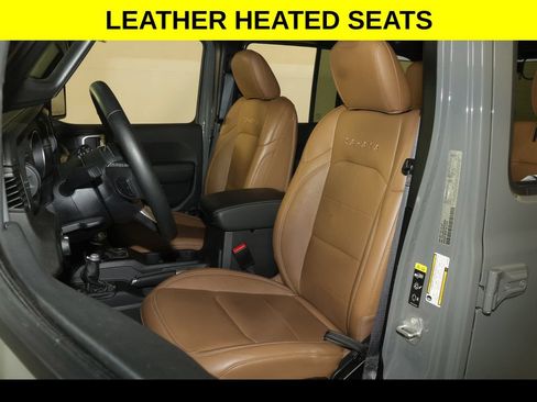 Used 2022 Jeep Wrangler Unlimited Sahara w/ Dual Top Group AWD/4WD image 3