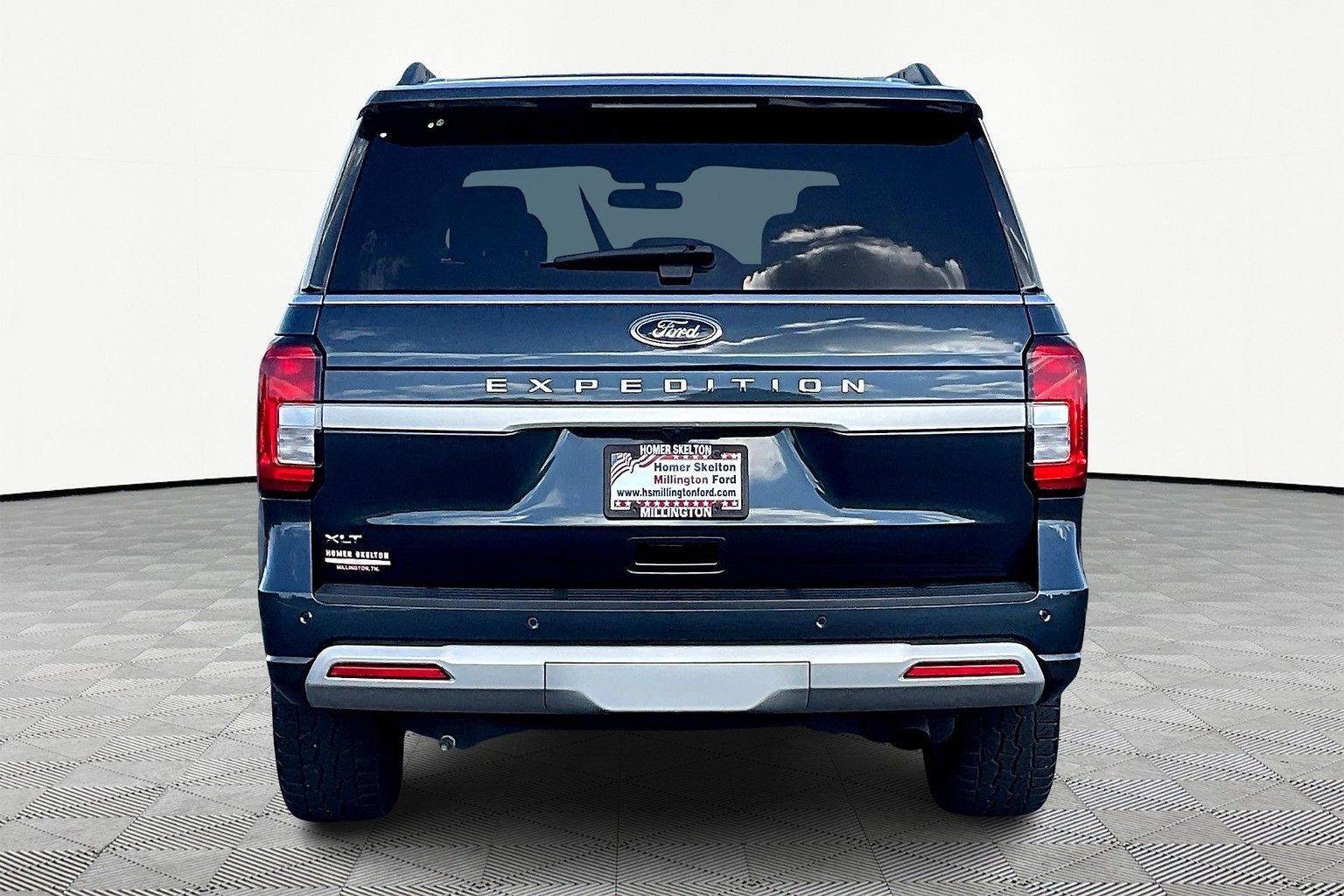 Used 2024 Ford Expedition XLT RWD image 4