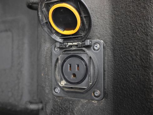 Used 2021 Chevrolet Silverado 1500 LTZ w/ LTZ Premium Package image 31