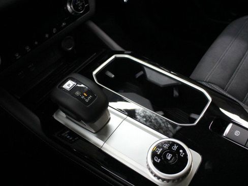 New 2025 Mitsubishi Outlander SE image 14