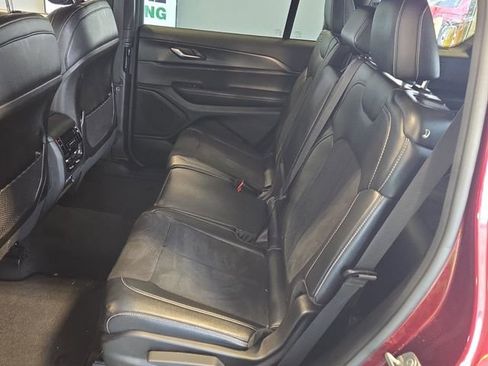 Used 2024 Jeep Grand Cherokee L Laredo image 4