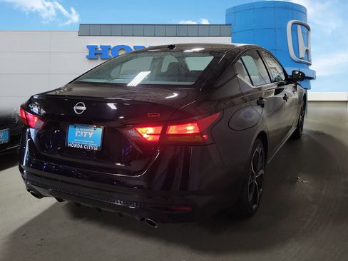 Used 2024 Nissan Altima 2.5 SR FWD image 5