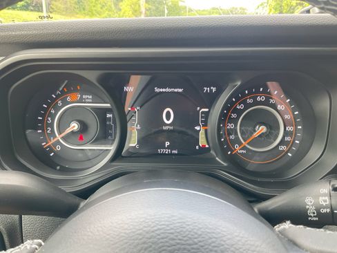 Used 2025 Jeep Wrangler Unlimited Sport AWD/4WD image 32