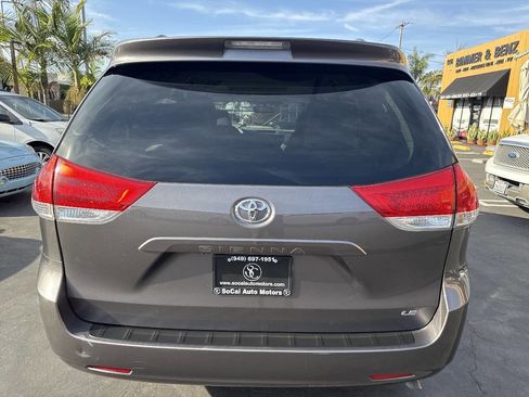 Used 2013 Toyota Sienna LE w/ Towing Pkg image 5