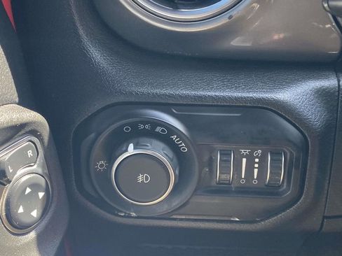 Used 2021 Jeep Wrangler Unlimited Sahara AWD/4WD image 29