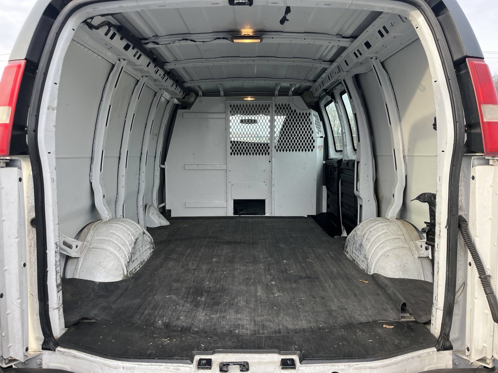 Used 2013 Chevrolet Express 2500 RWD image 4