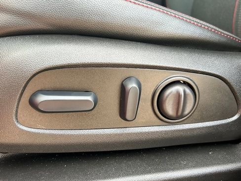 Used 2023 Chevrolet Equinox RS image 18