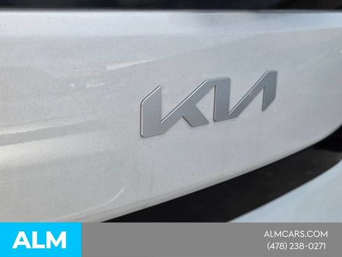 Used 2025 Kia Soul LX w/ LX Technology Package FWD image 10
