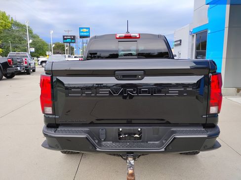 Used 2023 Chevrolet Colorado Trail Boss w/ Technology Package AWD/4WD image 15