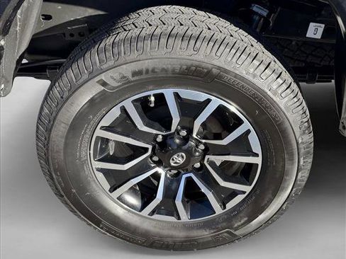 Used 2021 Toyota Tacoma TRD Sport w/ Technology Package image 9