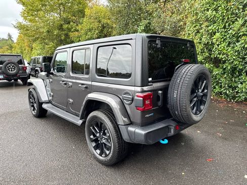 Used 2023 Jeep Wrangler Unlimited Sahara w/ Cold Weather Group AWD/4WD image 7