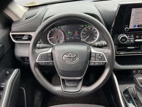 Used 2023 Toyota Highlander L image 17