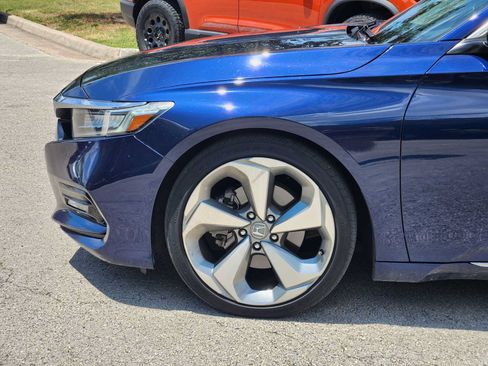 Used 2018 Honda Accord Touring image 8