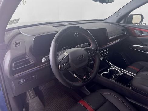 Used 2024 Chevrolet Traverse RS image 10