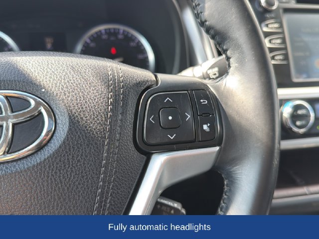 Used 2016 Toyota Highlander XLE AWD/4WD image 24