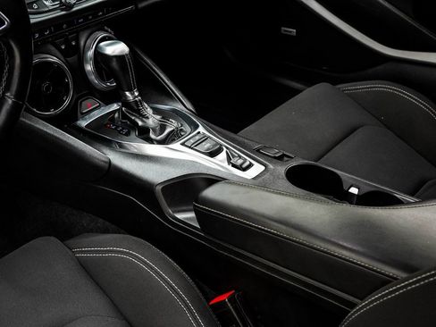 Used 2021 Chevrolet Camaro LT w/ Technology Package image 16