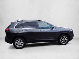 Used 2016 Jeep Cherokee Latitude w/ Cold Weather Group AWD/4WD video 4