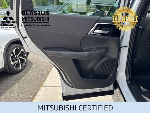 Used 2023 Mitsubishi Outlander 4WD Plug-In Hybrid image 30