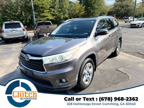 Used 2015 Toyota Highlander Limited w/ Driver Technology Package FWD image 11