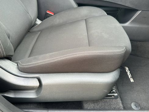 Used 2023 Nissan Rogue S image 25