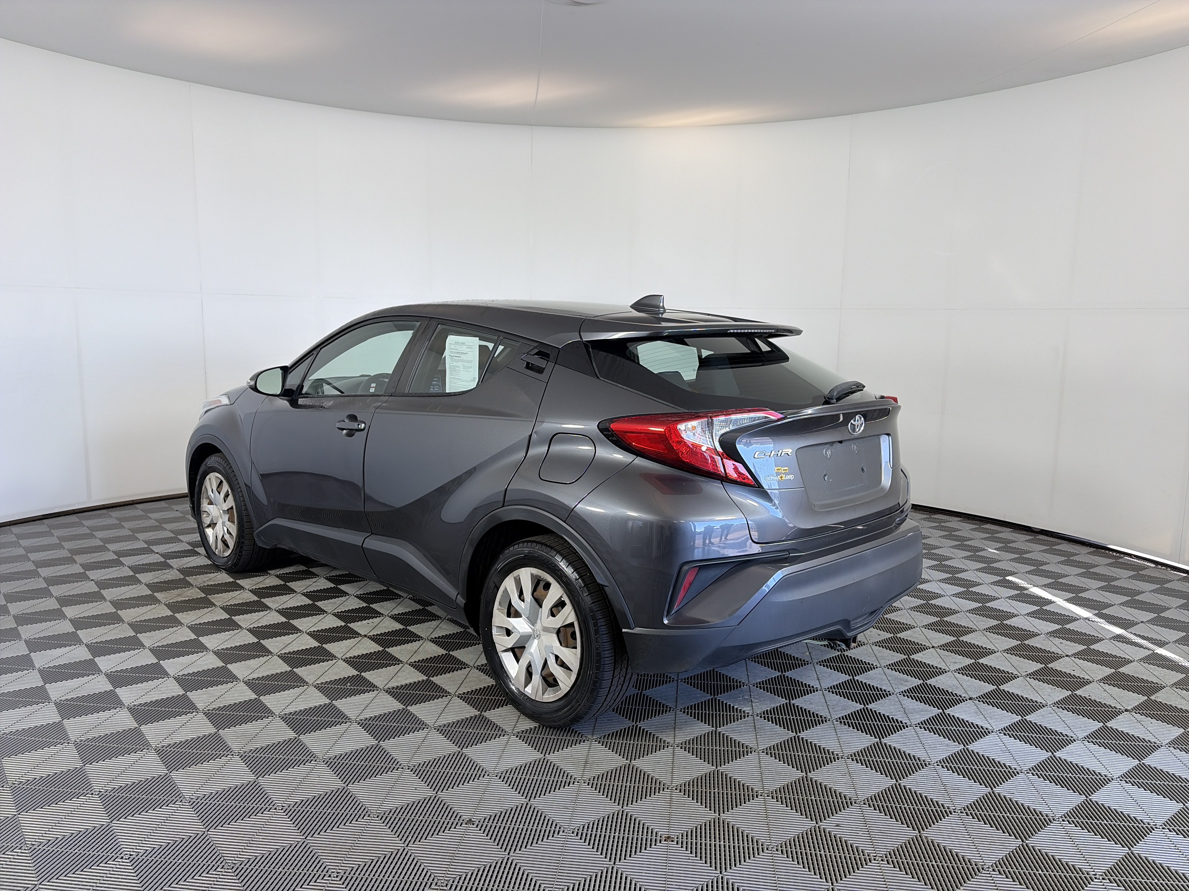 Used 2019 Toyota C-HR LE FWD image 8
