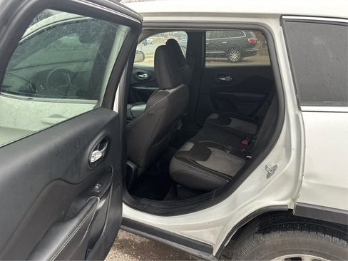 Used 2014 Jeep Cherokee Latitude image 11