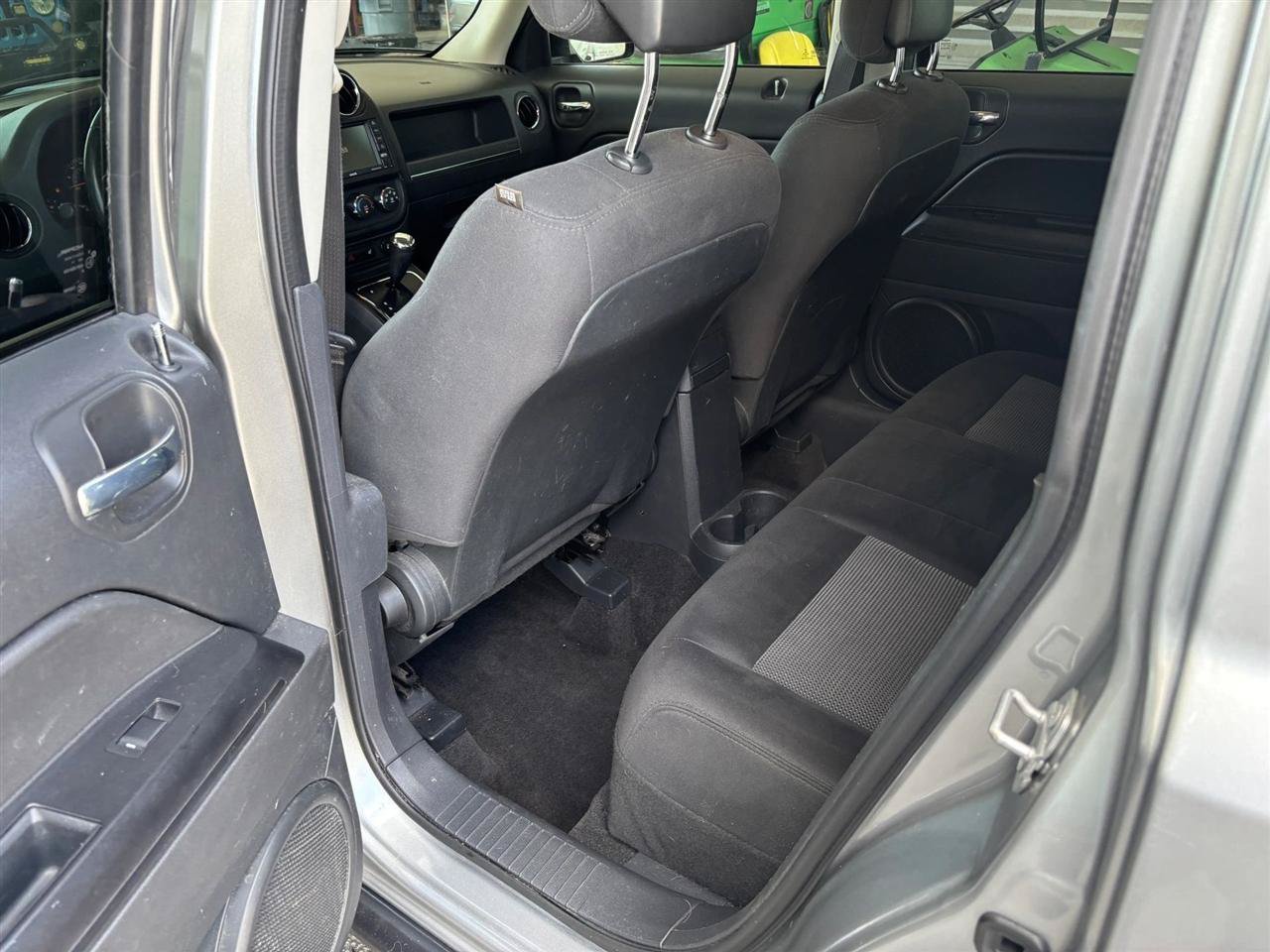 Used 2015 Jeep Patriot Latitude FWD image 13