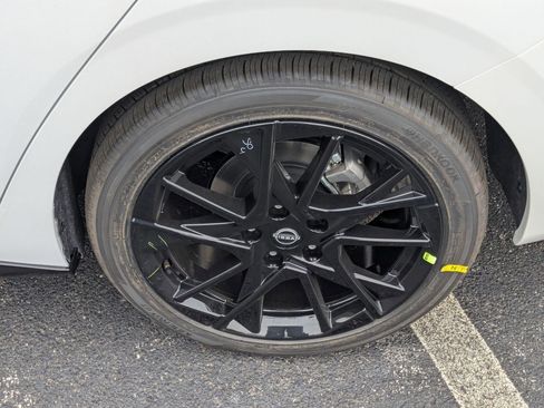 New 2025 Nissan Sentra SR w/ Midnight Edition image 10