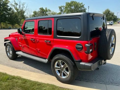 Used 2018 Jeep Wrangler Unlimited Sahara w/ Uconnect 4C Nav & Sound Group AWD/4WD image 4