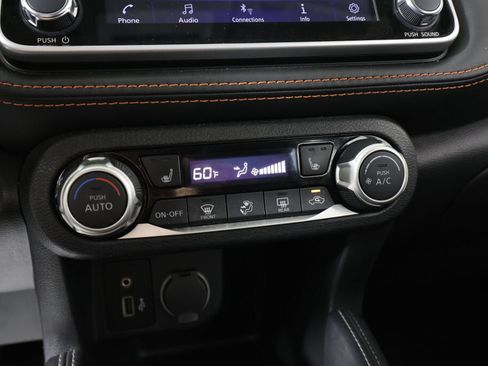 Used 2019 Nissan Kicks SR w/ SR Premium Package FWD image 34