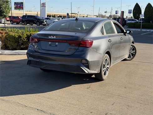 Used 2024 Kia Forte LXS w/ LXS Technology Package image 5