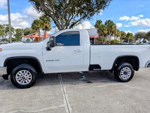 Used 2022 Chevrolet Silverado 2500 LT w/ Convenience Package image 3