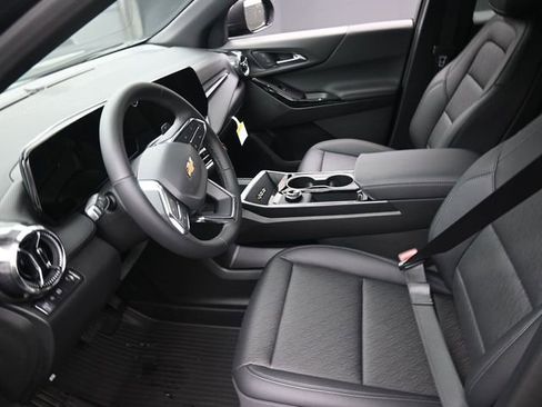 New 2026 Chevrolet Equinox LT w/ Convenience Package II image 8