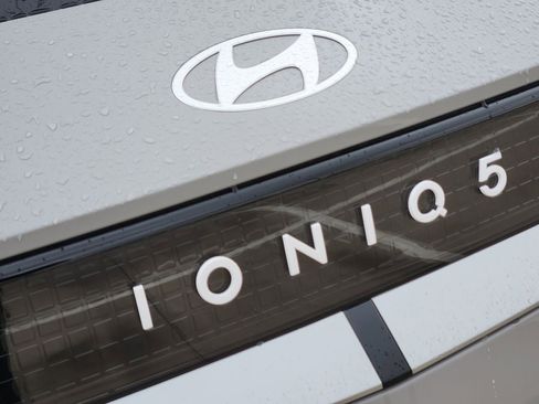 New 2026 Hyundai Ioniq 5 SE image 8