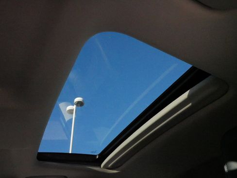 Used 2024 Honda Civic EX-L image 32