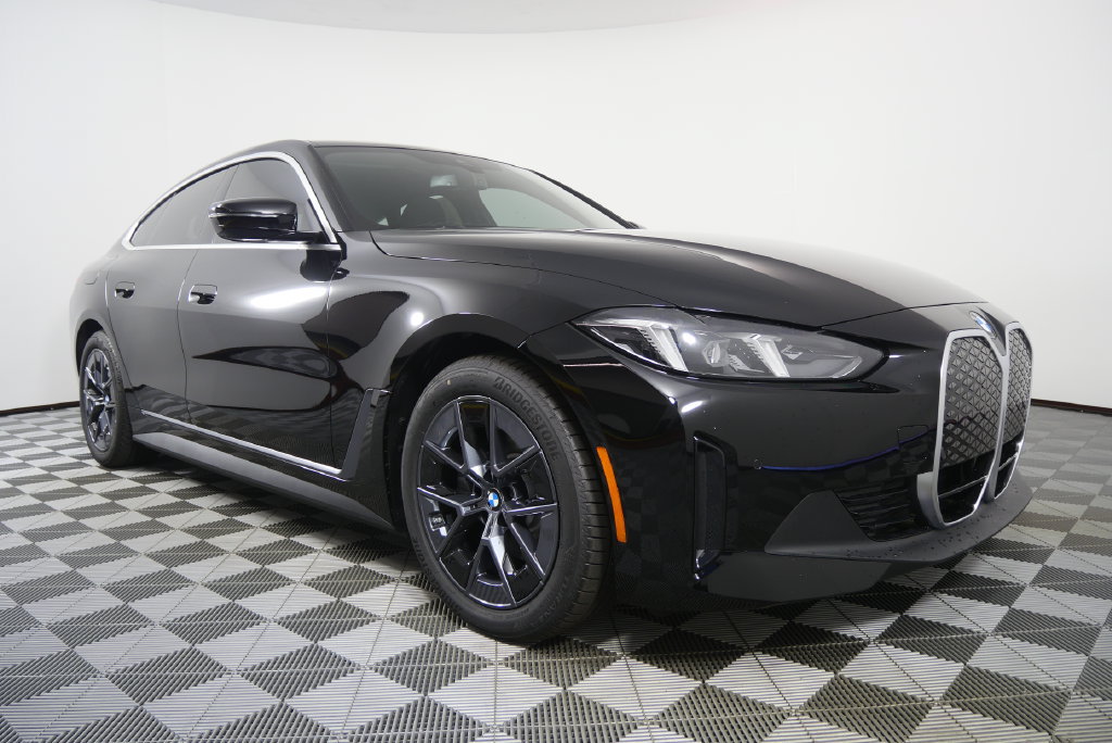Used 2026 BMW i4 eDrive40 w/ Premium Package RWD image 2