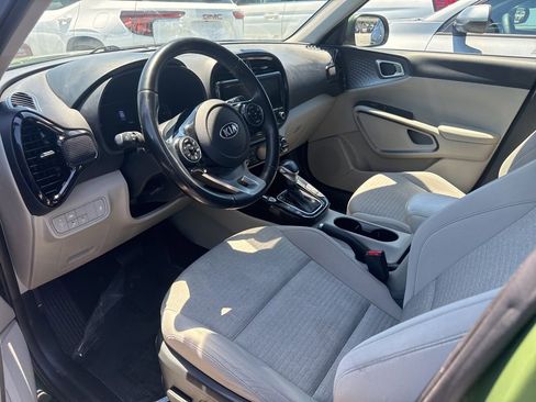 Used 2020 Kia Soul EX FWD image 3