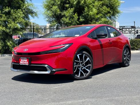New 2026 Toyota Prius Plug-In Hybrid FWD image 2