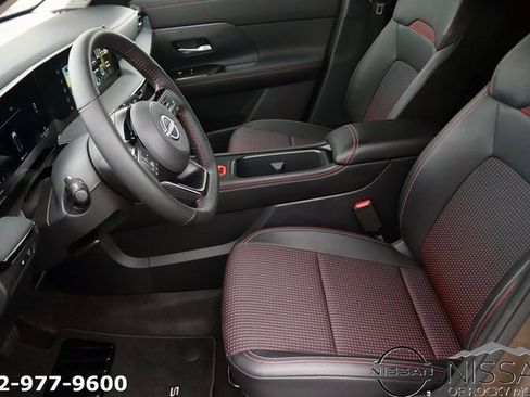 Certified 2025 Nissan Kicks SR image 13