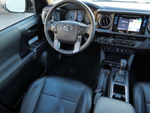 Certified 2018 Toyota Tacoma TRD Off-Road image 10