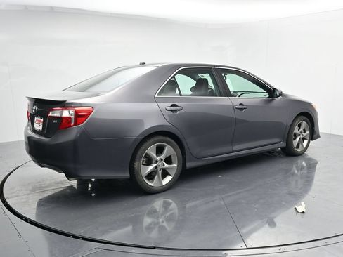Used 2014 Toyota Camry SE w/ Leather Package FWD image 8