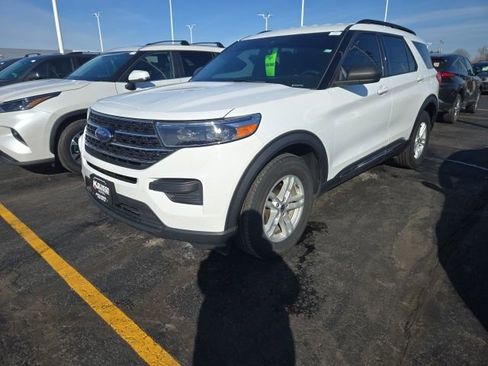 Used 2020 Ford Explorer XLT image 3