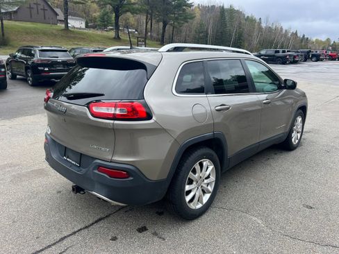 Used 2017 Jeep Cherokee Limited AWD/4WD image 5