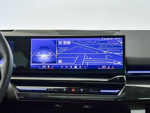 Used 2025 BMW 530i w/ Premium Package image 14