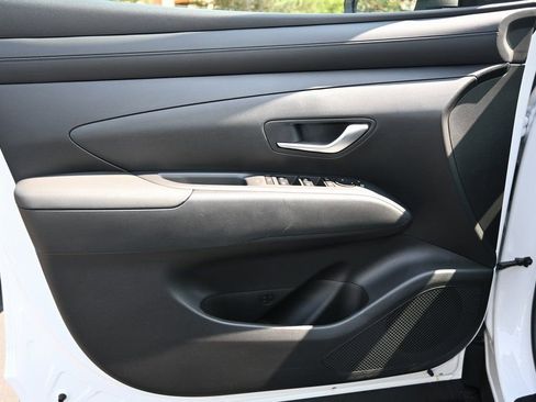 Used 2025 Hyundai Tucson SE image 18