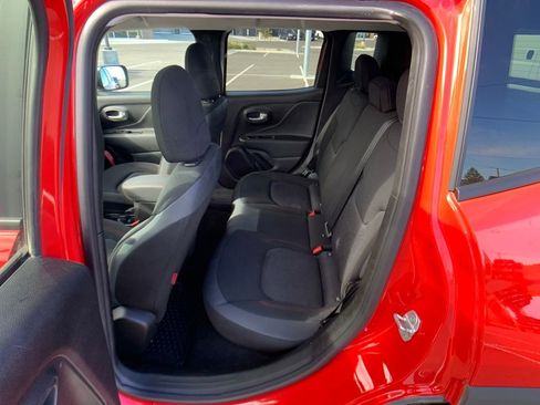 Used 2023 Jeep Renegade Trailhawk image 27