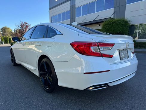 Used 2018 Honda Accord Sport image 8