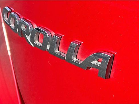 Used 2021 Toyota Corolla LE image 9