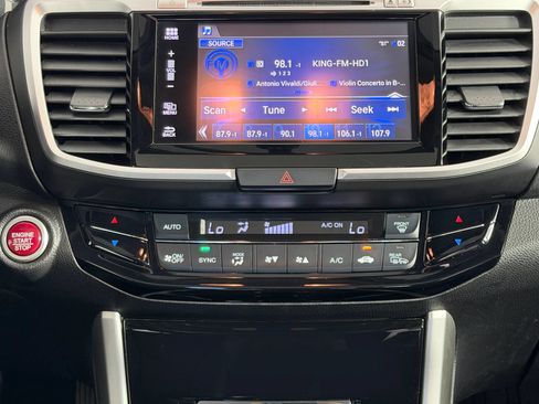 Used 2017 Honda Accord EX image 22